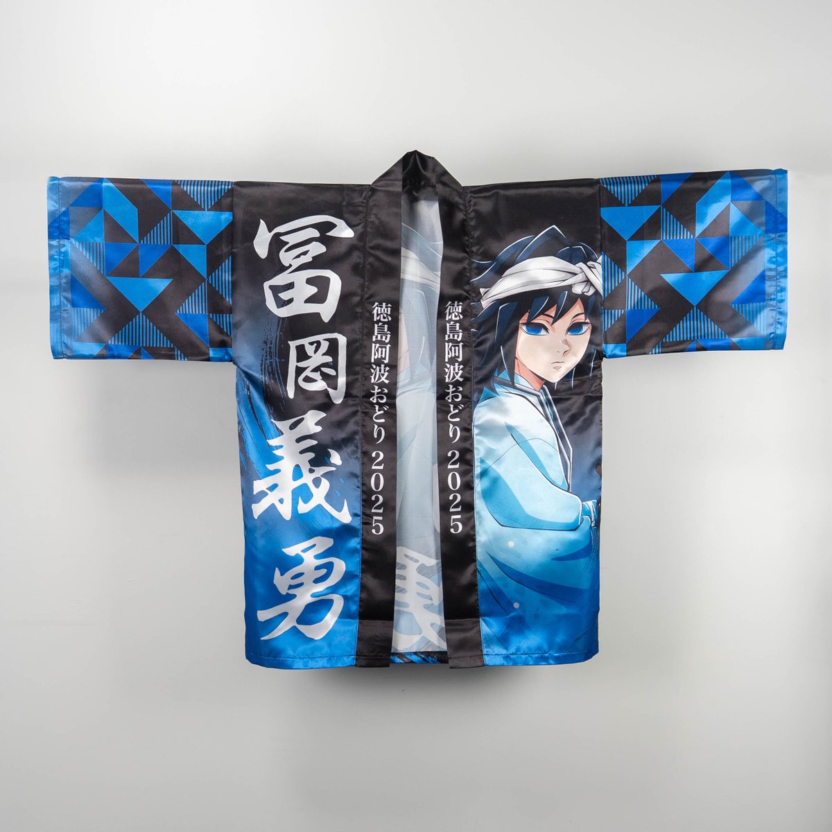 ufotable's tweet photo. 【コミックマーケット108】
歴代阿波おどりイラストWEBSHOPくじ
アニメ「鬼滅の刃」

新規景品のご紹介です。
『A賞 ：デザイン記念法被』

阿波おどりイラストをデザインした法被です。
着丈/約860mm・身幅/約650mm・袖幅/約350mm
の大サイズでお楽しみいただけます。
https://t.co/IDH4td9soZ
#鬼滅の刃