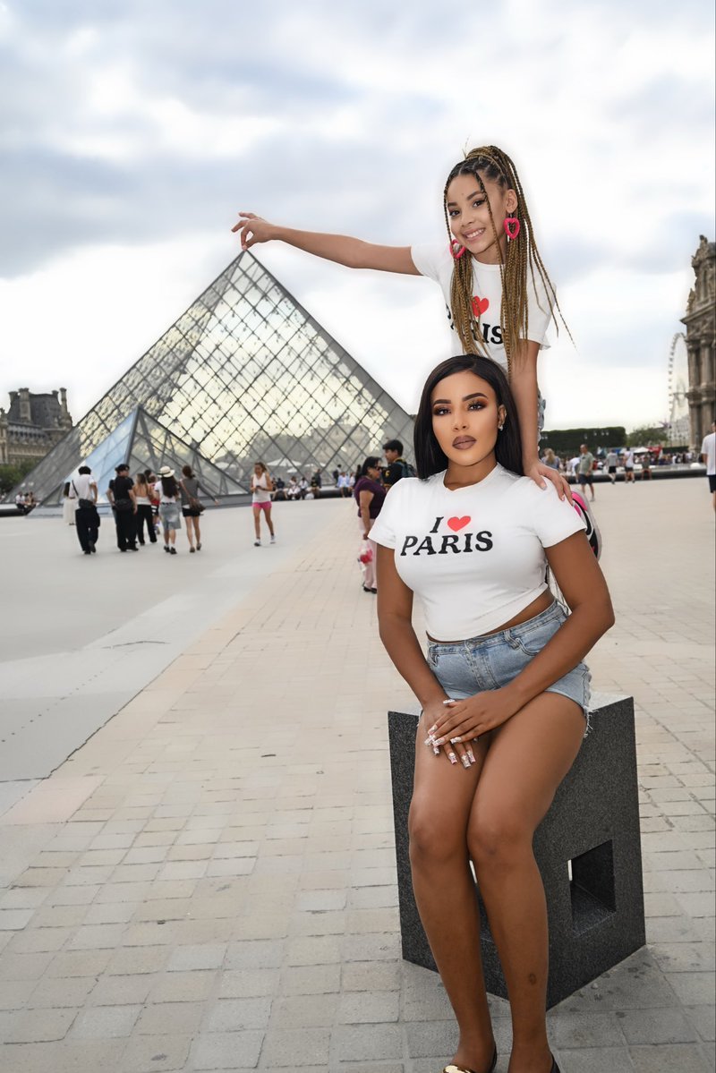 KleopatraVargas's tweet photo. Mother-daughter adventures hit different in the City of Light. 🇫��🤍 Collecting moments, not just photos, and making memories that will last a lifetime. ✨
#Paris #Louvre #MotherDaughter #TravelTogether #MakingMemories #KleopatraVargas #DrKrystalChanchangi #France #FamilyGoals https://t.co/BDLTTTsURU