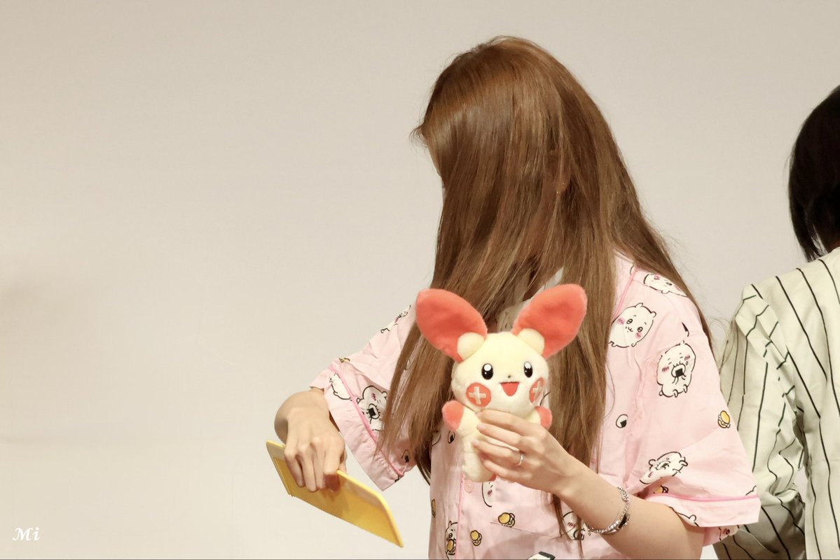 Nmi_______xX's tweet photo. 260806 MAKESTAR
NMIXX JAPAN FANSIGN EVENT
🐻🐶

#NMIXX #엔믹스 #지우 #김지우 #Jiwoo #ジウ #해원 #오해원 #Haewon #へウォン
#NMIXX_ZEROFRONTIER_INCHEON
#NMIXX_WORLDTOUR_ZEROFRONTIER https://t.co/DcOdcgyfHT