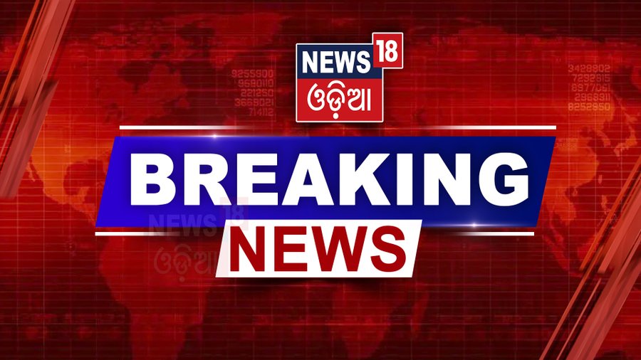 News18Odia's tweet photo. #ଚଳନ୍ତା_ଟ୍ରେନରୁ_ପଡ଼ିଲେ_ଯୁବକ
ମଞ୍ଚେଶ୍ବର ରେଳ ଷ୍ଟେସନ ନିକଟରେ ଅଘଟଣ
ଅଜଣା ବ୍ୟକ୍ତିଙ୍କ ଧକ୍କାରେ ଟ୍ରେନ୍ରୁ ପଡ଼ିଗଲେ ଯୁବକ
ଗୁରୁତର ଯୁବକ ୧୯ ବର୍ଷୀୟ ରାକେଶ ପ୍ରଧାନ
ଖବର ପାଇ ଘଟଣାସ୍ଥଳରେ ପହଞ୍ଚିଲା PCR-07 ଟିମ୍
ଆହତ ଯୁବକଙ୍କ ଅବସ୍ଥା ବିପଦମୁକ୍ତ ବୋଲି ସୂଚନା
#Bhubaneswar #Mancheswar #RailwayStation #TrainAccident #RakeshPradhan #PCR07 #OdishaNews #BreakingNews