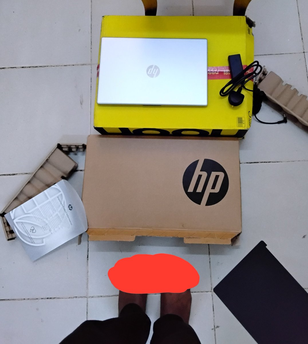 RLParadoXxx's tweet photo. Guess who got his new laptop? https://t.co/Jiij4MYOqv