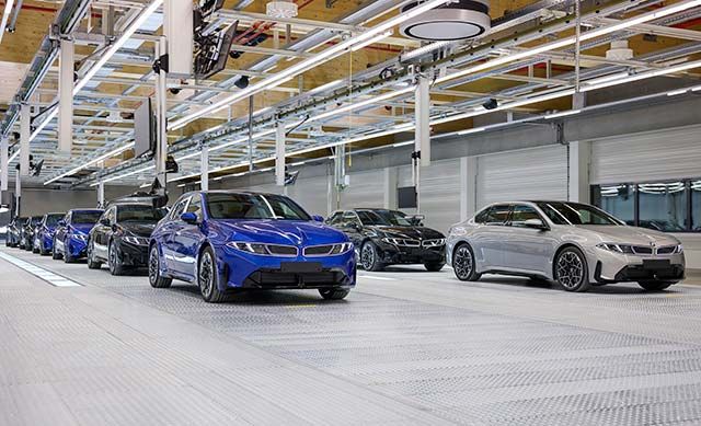 ECarsReport's tweet photo. BMW Plant Munich Launches BMW i3 Series Production https://t.co/FbTZO0CoQf https://t.co/OT9F4GEGWe