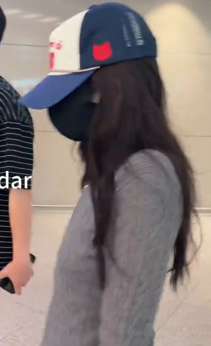 santychae's tweet photo. Ohhh the cap, the mask... THATS SHAME after giving the worst performance at a festival https://t.co/d2aTVBgGEO