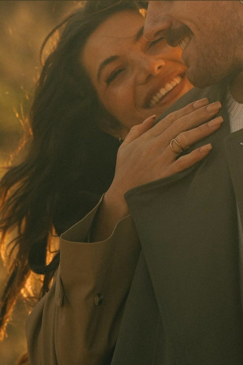 StarlitPagess's tweet photo. In your arms, every worry fades and only love remains.❤️✨ https://t.co/tUsRwwIxHW