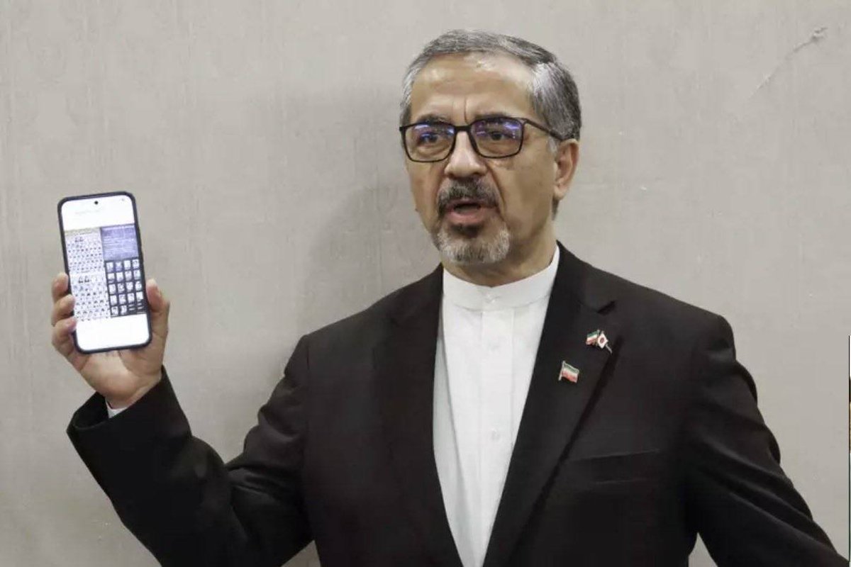 issuikai_jp's tweet photo. イランのセアダット駐日大使が、8月6日の広島平和記念式典を前に、原爆資料館を視察された。被爆死した子どもたちの写真が、米軍の攻撃で犠牲となったミナブの児童と重なったと語り、「いつ、どこの国の人々にも起きてはいけないこと」と強調された。米軍の独善的な暴走を裁く国際的枠組みが必要だ。 https://t.co/Tllus2IgKJ