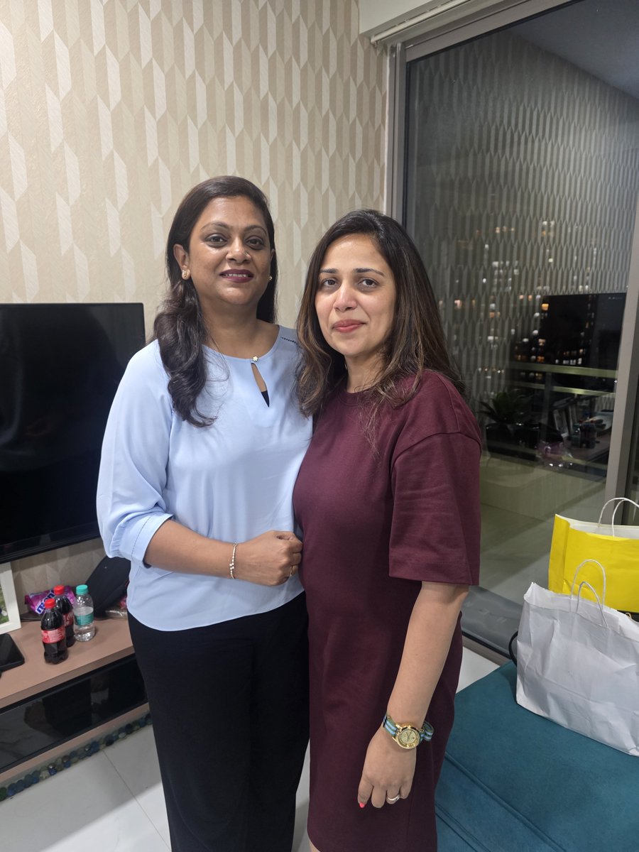 URupwate's tweet photo. Love U Girls🥰
Celebrating 27 Years of our Friendship🌈
1999 मध्ये सेंट झेवियर्स कॉलेज चा आमचा पहिला दिवस ते आज तागायत... हम साथ - साथ हैं ❤️
27 वर्षांपासूनची ही मैत्री आम्हा सगळ्यांसाठीच अनमोल आहे.
#freinds #freindshipgoals #freindsforlife #happyseven #utkarsharupwate https://t.co/CYYQ2W2D28