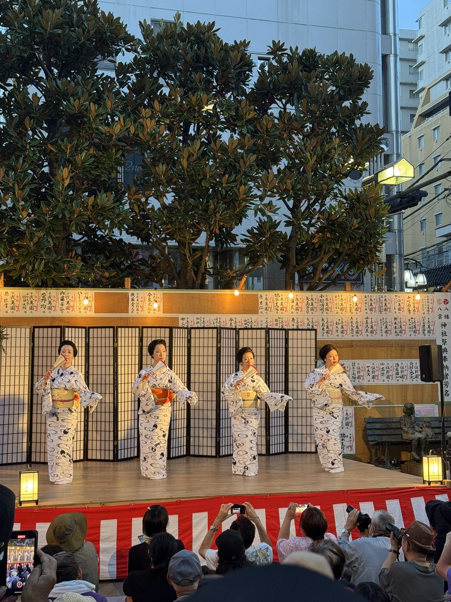 zeroemi_saiyou's tweet photo. 今年も八王子まつりが始まりましたー！
金・土・日の３日間です！
19台の山車巡行は必見です！！
明日のおすすめは15時から関東太鼓大合戦
！国道20号で太鼓の音が鳴り響きます！！ぜひお越しくださいませ〜🥁
#八王子まつり https://t.co/4eDj5eSJCu