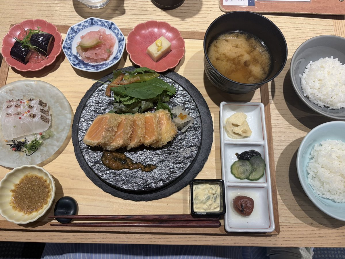 ri_nya_sa's tweet photo. 象印めちゃくちゃ美味しかった
茶碗半分（基準）6杯おかわりした、食べすぎた
絶対またいく https://t.co/OPvkCldAuB