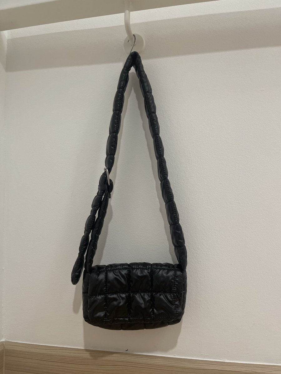 xxdontknows's tweet photo. Porterna padded bag ✨900 ส่งฟรี🩶
 สภาพยังดีค่ะ สะพายเท่ๆเก๋ หนังนิ่ม  #ส่งต่อกระเป๋า #ส่งต่อกระเป๋ามือสอง #กระเป๋าเกาหลี #กระเป๋าแบรนด์เกาหลี #Porterna https://t.co/0FghYry3yW