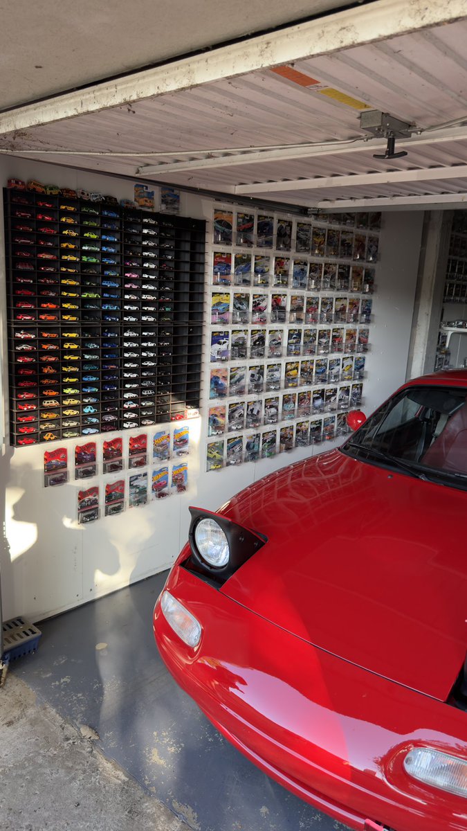 101sundance's tweet photo. Si des gens aiment l’automobile ou juste collectionner des trucs cool, vous pouvez aller jeter un œil sur https://t.co/T3QuKxlGG6 spécialisé dans les hot wheels!!!!! la livraison est rapide et il y a plein de modèles sympa (donnez de la force svp !!!!!) https://t.co/t6GlJ3XMRg