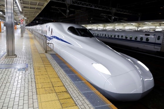 JRgroup_cp's tweet photo. 22:00、東京発。
翌朝6:59、新大阪着。

『東海道ルミエールエクスプレス』が今夜、初運行！

岐阜羽島駅で夜を越す東海道新幹線。寝台列車じゃないのに、朝まで新幹線という、なんだか特別体験😉

#TRAINTRIP #東海道ルミエールエクスプレス https://t.co/8ubzcrb6uC