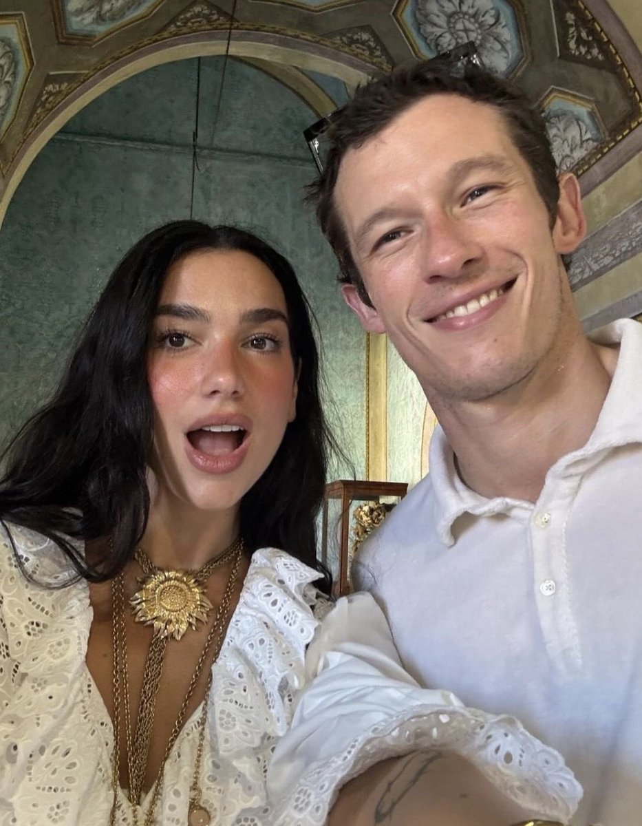 mercy_datgurl's tweet photo. Dua lipa was crying live on Instagram today as she announced that she and her husband callum turner are currently battling marital issues

"I went through his phone earlier today and I saw his texts with a 22 years old girl telling her about how he loves younger girls and they were flirting. I’m moving out of our home until I can clear my head.💔