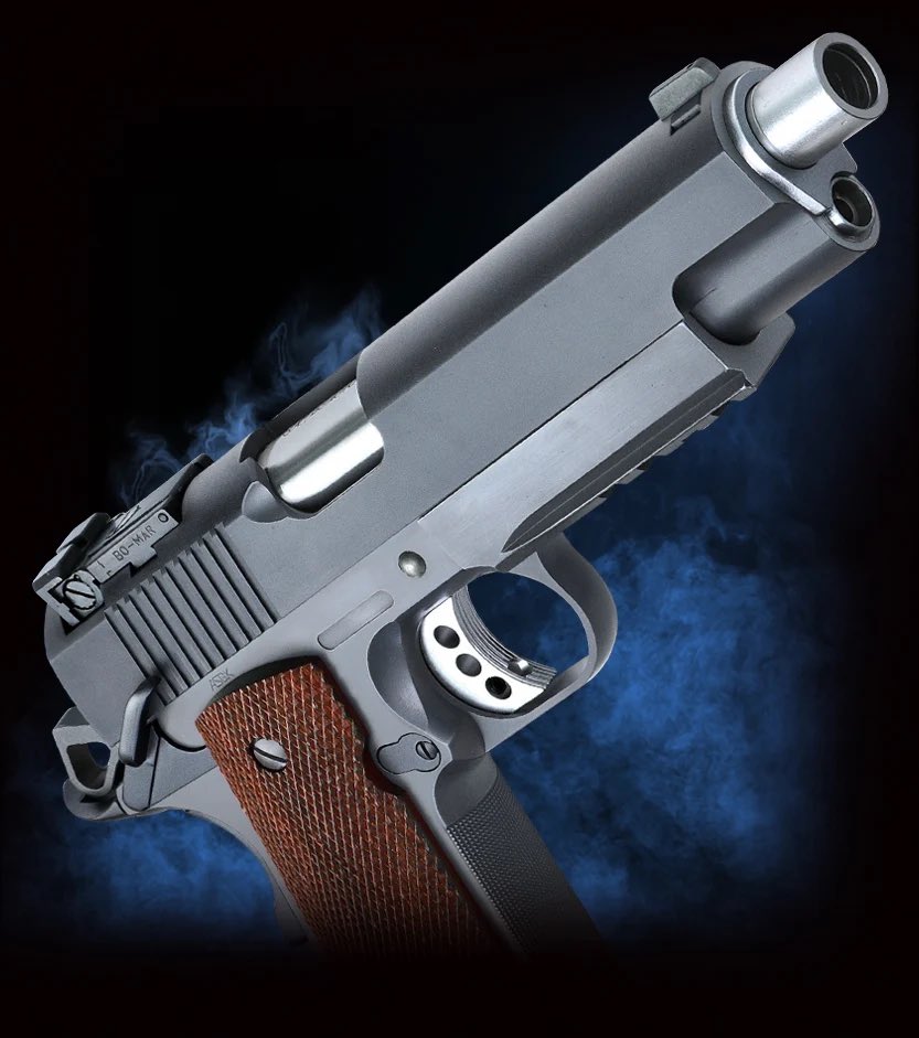 westernarmswa's tweet photo. 世界的メガヒットゲームに登場する1911.45オートをモチーフにした、SFAプロフェッショナル LRベースのオペレーターカスタム降臨！

【WA スネークオペレーター 木製グリップ付】

8月下旬 新発売

https://t.co/BPE0VRU5kA https://t.co/MkxYzHkzRz
