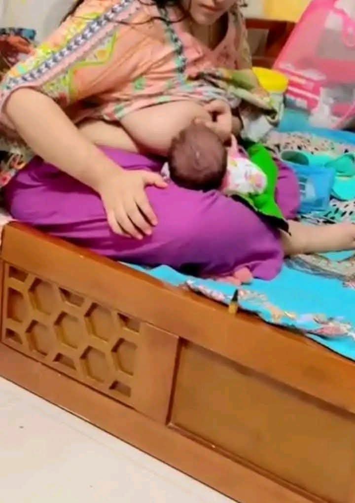 randi_ka_thoko_'s tweet photo. Kes kes ne ase ghar me dekha ha jo apke samne dhood pilaye? https://t.co/pCKqcZb7Oy