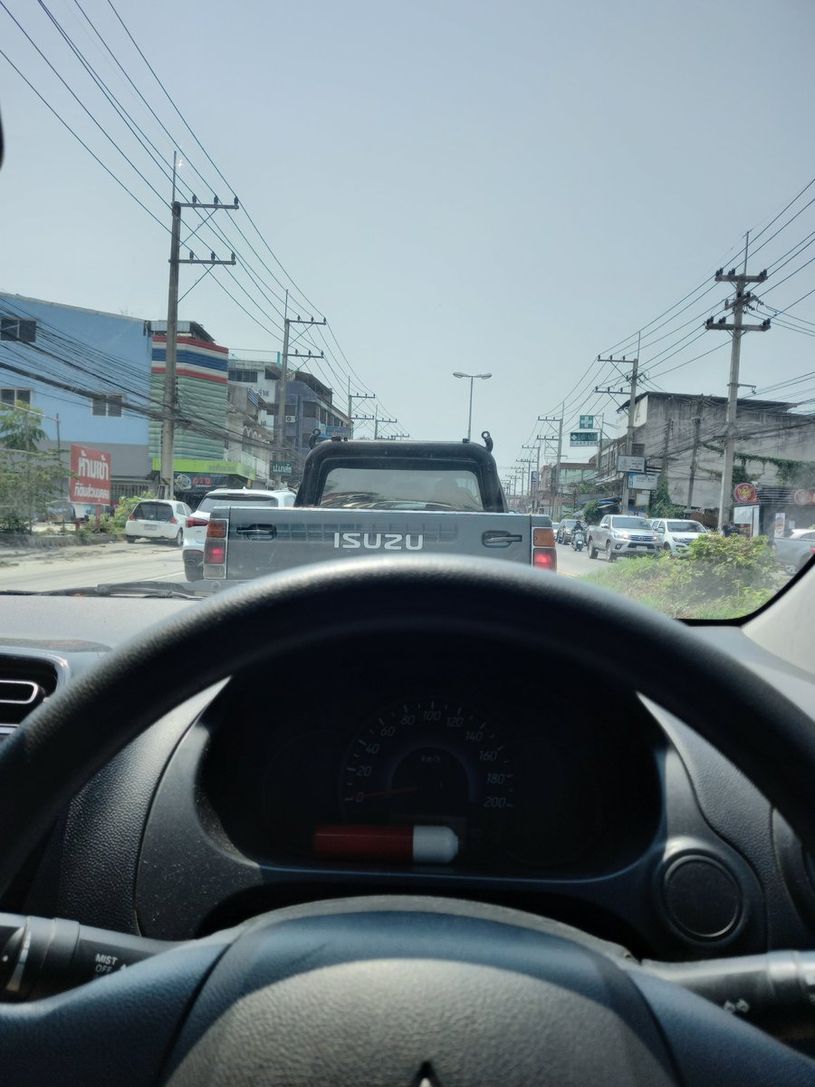 Etenner19's tweet photo. -.-* my bro ur car too shit https://t.co/CWYCxtyAoF