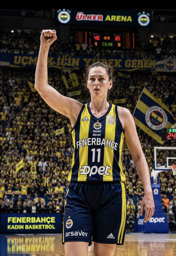 FenerbahceUnion's tweet photo. Bu yaşanan hengamede Emma Meesseman’ın takımdan ayrılacağı söylentileri var; Emma, bu kulüp için gelip geçici bir sporcudan çok daha fazlası. 

Karakteri, profesyonelliği, saha içi ve dışındaki duruşuyla herkese ilham veren muazzam bir rol model kendisi. 

Yıllardır Fenerbahçe forması giyiyor ve bu formanın en simge isimlerinden biri. 

Bizle olduğundan beri kazanılan tüm şampiyonluklarda, içeride dışarıda kaldırılan tüm kupalarda imzası olan ve liderliğiyle fark yaratan gerçek bir winner.

Bırakın takımdan ayrılmayı; aktif basketbol hayatını noktaladığında forması salonun en zirve noktasına asılarak onore edilmeli ve bu camiadaki varlığı mutlaka sürdürülmelidir. 

Hatta kulüp içinde de bir profesyonel olarak kalmaya ve Fenerbahçe kulübüne hizmet etmeye devam etmelidir. 

En önemlisi de o artık bizden biri, ailemizin bir parçası. 

Böyle bir değer asla kaybedilmemeli.