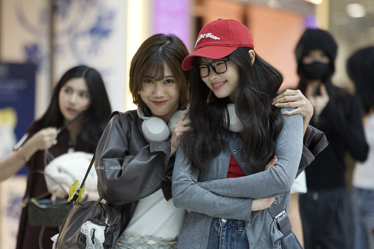 Ova_ovaaa's tweet photo. opa dan opi !! 
@A_LuluJKT48 @A_FionyJKT48 🤍 https://t.co/yYpD27rhnn