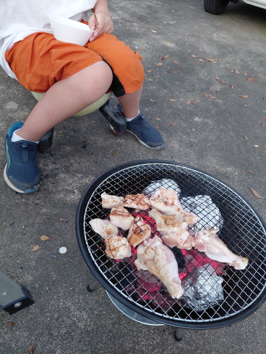 ABC48004201's tweet photo. 急遽息子と庭先で肉焼き https://t.co/ToAMkhkMVX