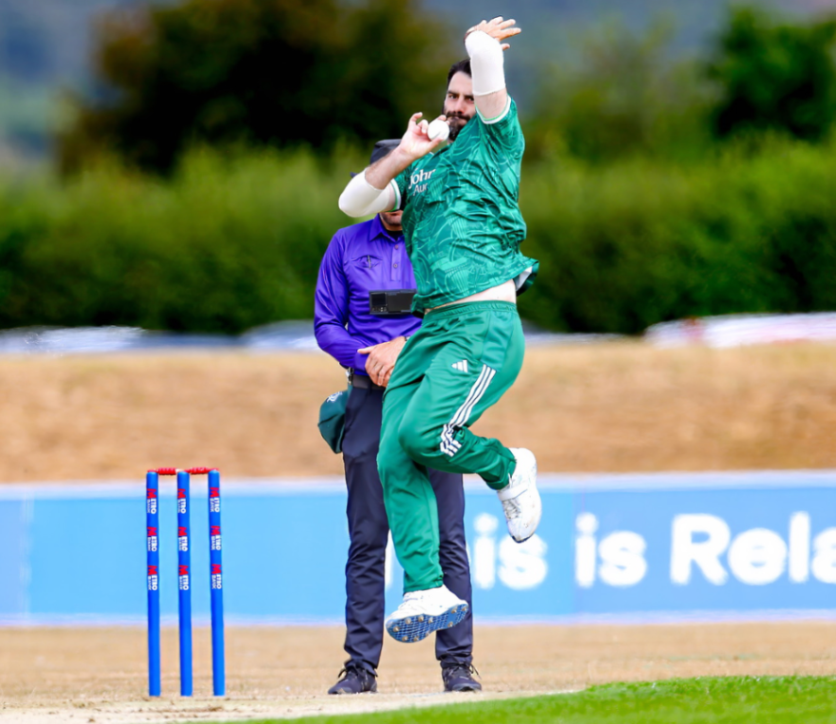 TrentBridge's tweet photo. Underway with the ball in the Chesterfield sunshine ☀️
Watch live 👉 https://t.co/FyWKDJ1sno
#Outlaws🏹 https://t.co/HziZjP2JIP