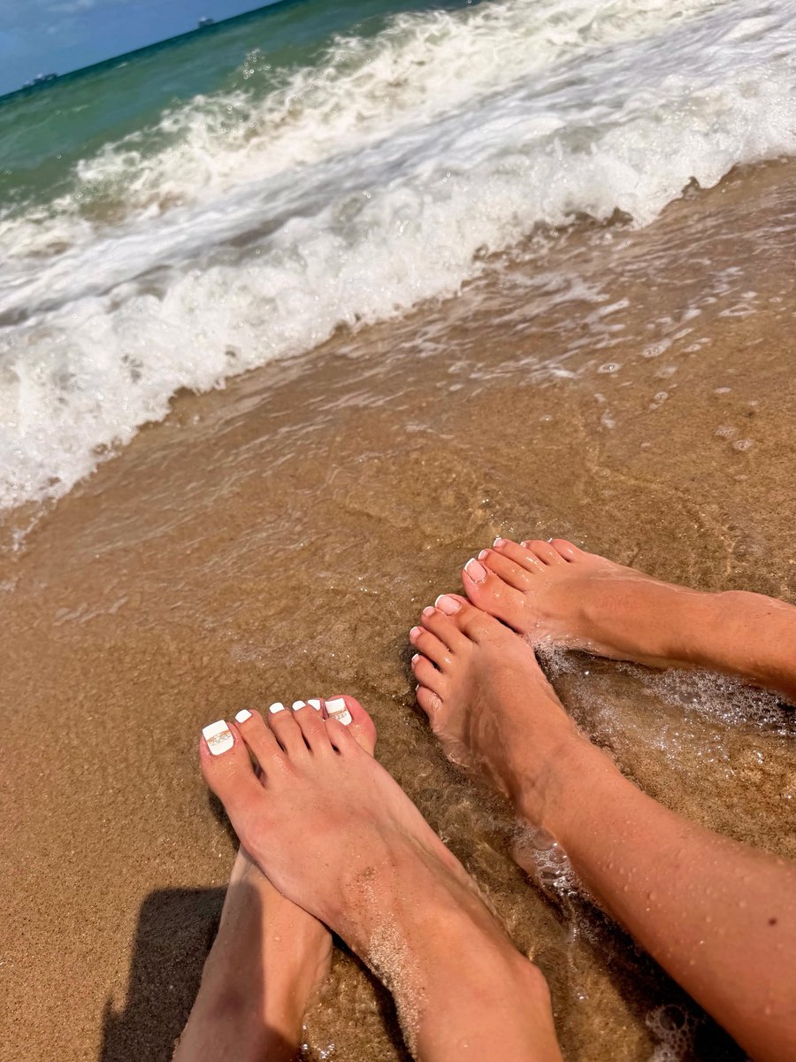 Royalfeetbackup's tweet photo. Would you stare at our feet? https://t.co/dM7i3x6Y4z