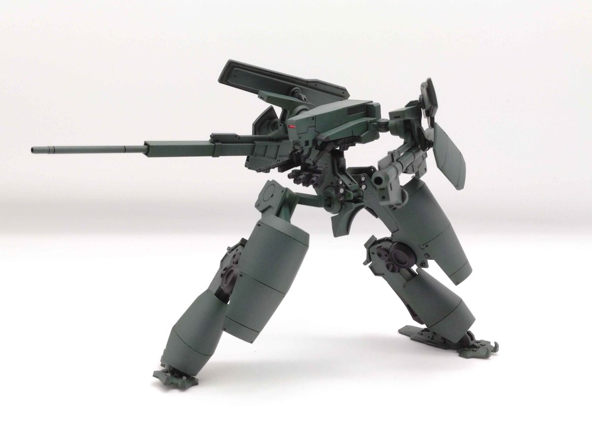 junro02's tweet photo. GA-005-Bスカーフェイス完成しました！ディサイダーと対になる海市島の主力VTですね。
獣脚のように見えて可動域はしっかり人型のそれなのでポージングがなかなか難しい子でした。
#鉄騎 #steelbattalion https://t.co/vHIjd6Tx0h