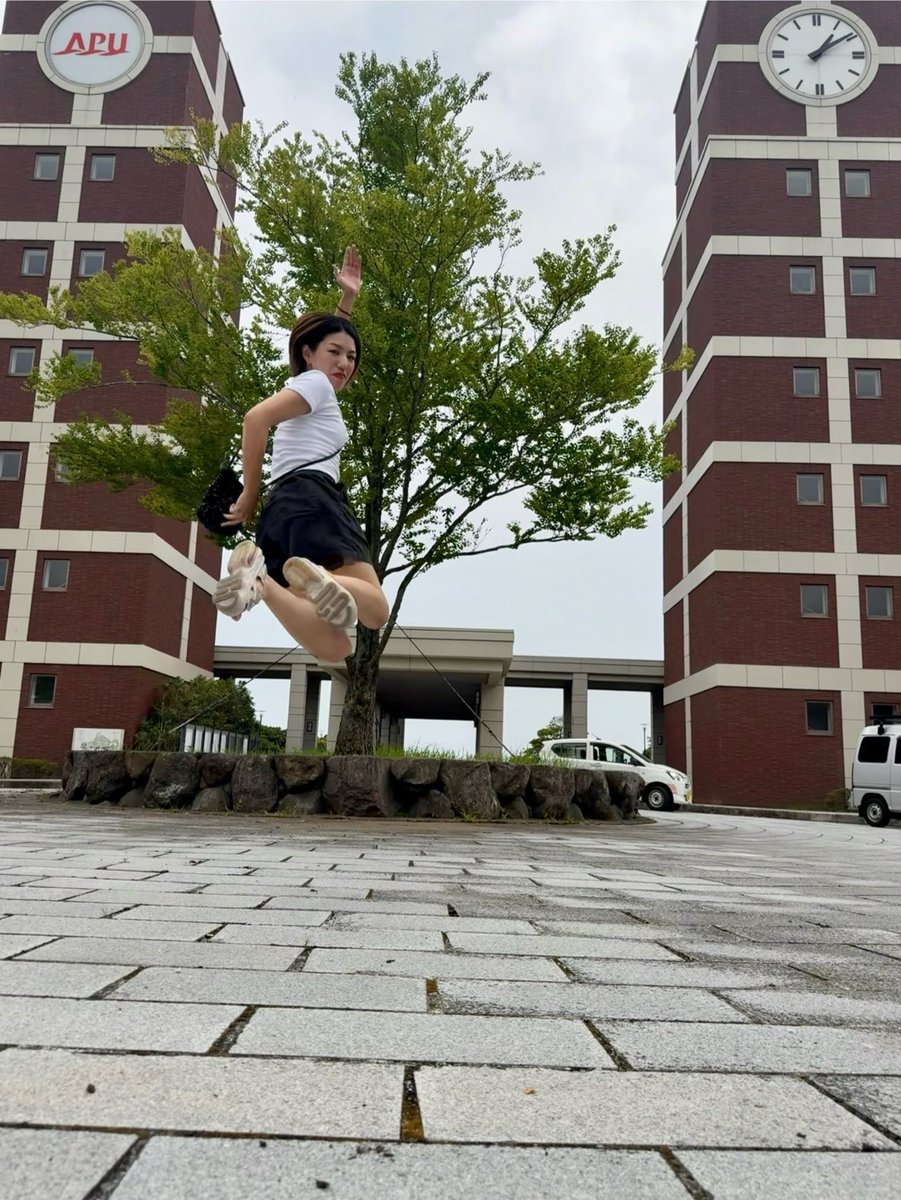 AkoUtako's tweet photo. @BOZ461 @HayashiNatsuki ちなみに特訓後のジャンプはこちらになります💁🏻‍♀️🕴
師匠も余裕のジャンプを見せてくれました👀 https://t.co/OTUboI1Tne