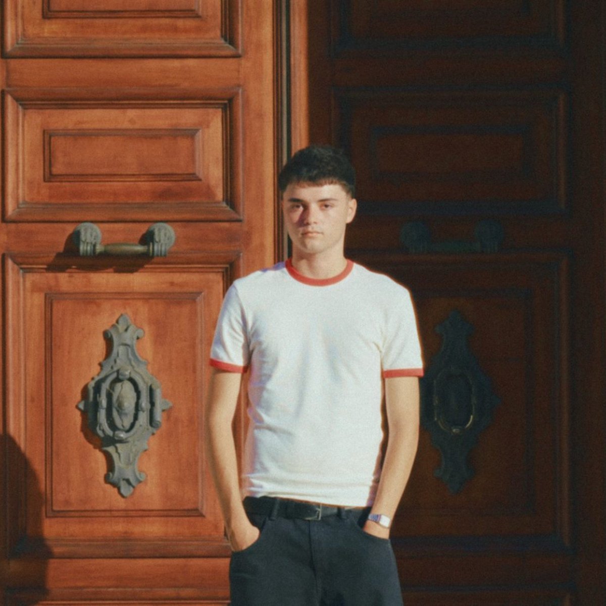 Los20Radio's tweet photo. 🗞 Lezer estrena el Hitazo «PORTOFINO» y abre las puertas a su nuevo EPazo «Fins que siguem vells» – Vía @Los20Radio ℹ️👇
🔗https://t.co/6k1ZnUgtAv
#Recomendado #Lezer #Portofino #Los20Estelares #Los20Radio https://t.co/Qg3pCSeLW6