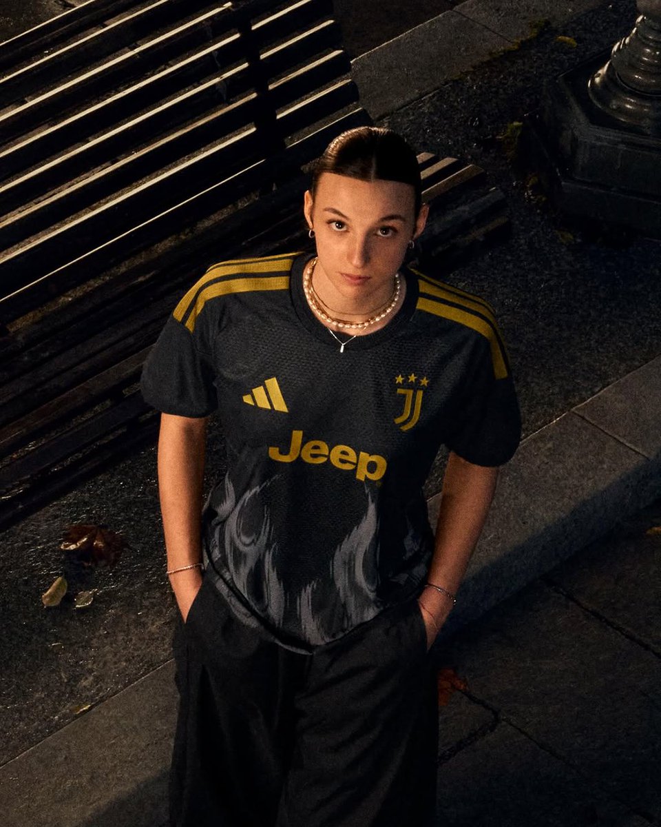 brfootball's tweet photo. Juventus' new third kit is here ⚫🟡 https://t.co/sWz9AELabK