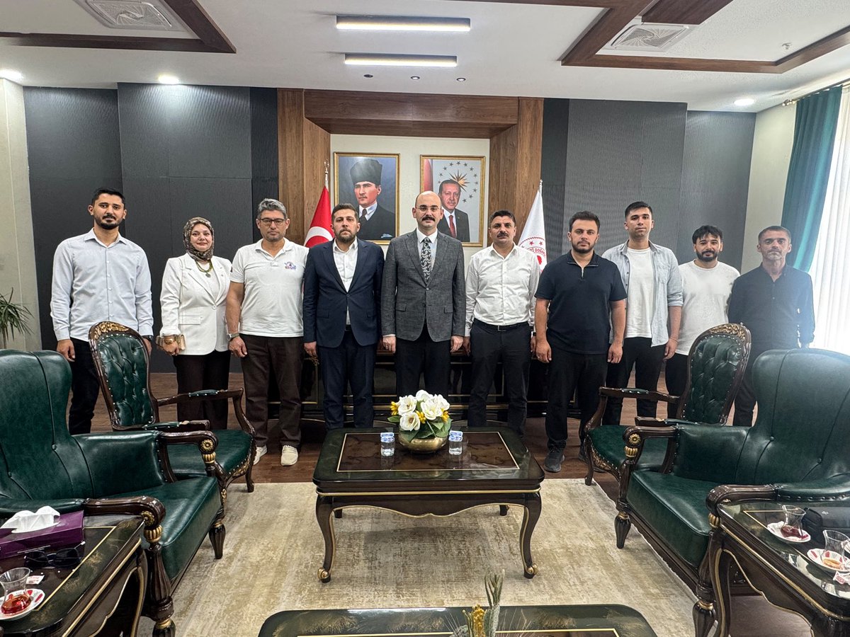 Malikcftc's tweet photo. 📍 DOĞANŞEHİR KAYMAKAMLIĞI

Doğanşehir Kaymakamımız Sayın Ahmet Fatih Sungur’u makamında ziyaret ettik.

Nazik misafirperverliği ve gençliğe yönelik çalışmalarımıza gösterdiği ilgi ve destekten dolayı kendilerine teşekkür ediyor, çalışmalarında muvaffakiyetler diliyoruz. https://t.co/wPWTqE7SSr