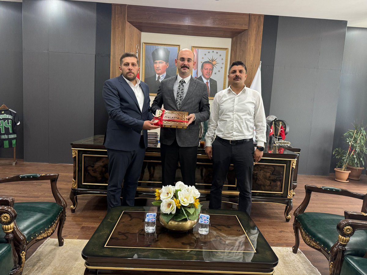 Malikcftc's tweet photo. 📍 DOĞANŞEHİR KAYMAKAMLIĞI

Doğanşehir Kaymakamımız Sayın Ahmet Fatih Sungur’u makamında ziyaret ettik.

Nazik misafirperverliği ve gençliğe yönelik çalışmalarımıza gösterdiği ilgi ve destekten dolayı kendilerine teşekkür ediyor, çalışmalarında muvaffakiyetler diliyoruz. https://t.co/wPWTqE7SSr