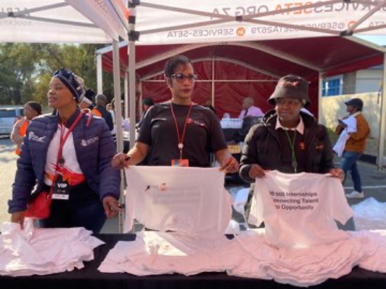 Hlogi_tsa's tweet photo. There’s incredible talent in South Africa. Initiatives like #PowerX2 are helping graduates gain the workplace experience they need to turn potential into successful careers. #ServicesSETA https://t.co/UQweyswPh8