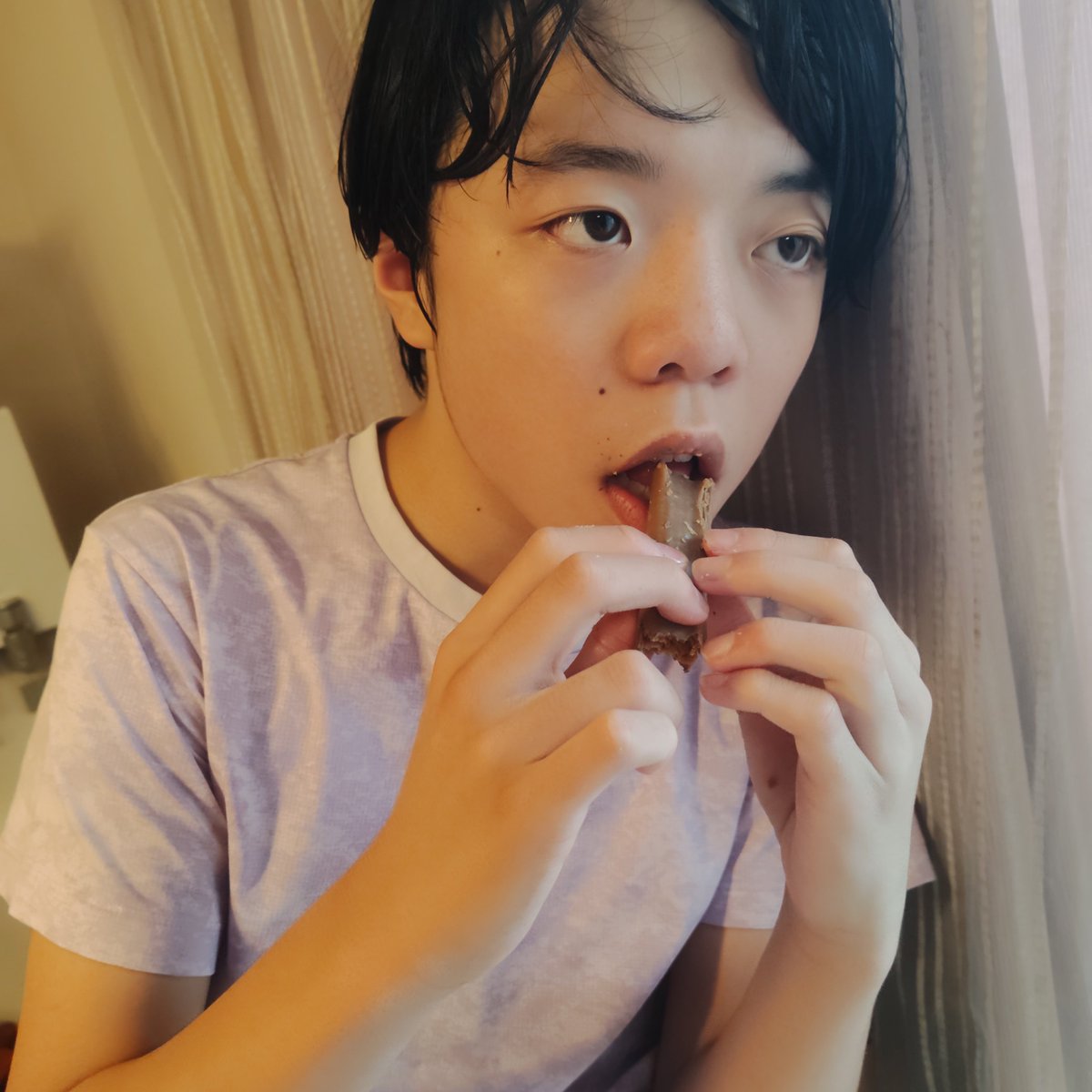 masakispapa's tweet photo. 本日もまーくんお弁当完食で嬉しい。
本日の父子ご飯はキャベツ焼き。たこせんみたいに、エビみりんせんべいに挟んで食べてみましたが、なんかイマイチでした。そして、たこ焼きを挟んで潰して食べる背徳感が美味しさを演出していたんだと気づいてしまいましたｗ
おやつは、はじめて食べたルマンド💕 https://t.co/xADY7CaH8n