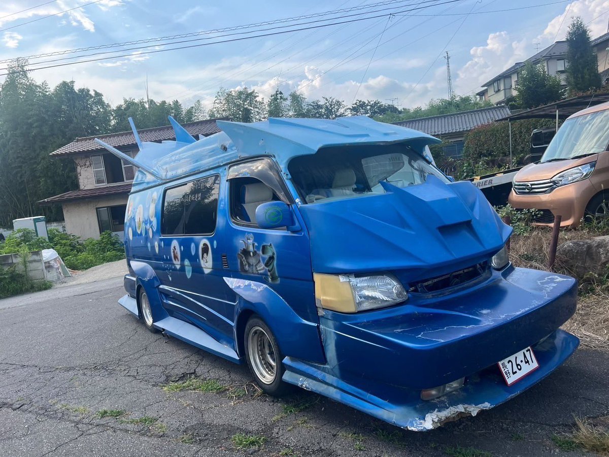misamotui's tweet photo. 近所の外国人ヤードに、、、
めちゃくちゃ有名車捨てられてました😭
外装ぼろぼろだし、、
中も何にも残ってないし、、
可哀想に😢😢
今まで数十年お疲れ様でした、、
#バニング　#当時　#廃車　#勿体無い https://t.co/Y7JsxHjdp7