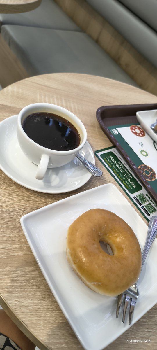 ToshiTravel7777's tweet photo. 8月7日(金)タイ旅行12日目・昼の部その2

｢Wine Connection｣の後は、｢Krispy Kreme｣で、コーヒータイム
 
コーヒーもドーナツも美味しく大満足の昼の部でした😊 https://t.co/hndWDWmZeq