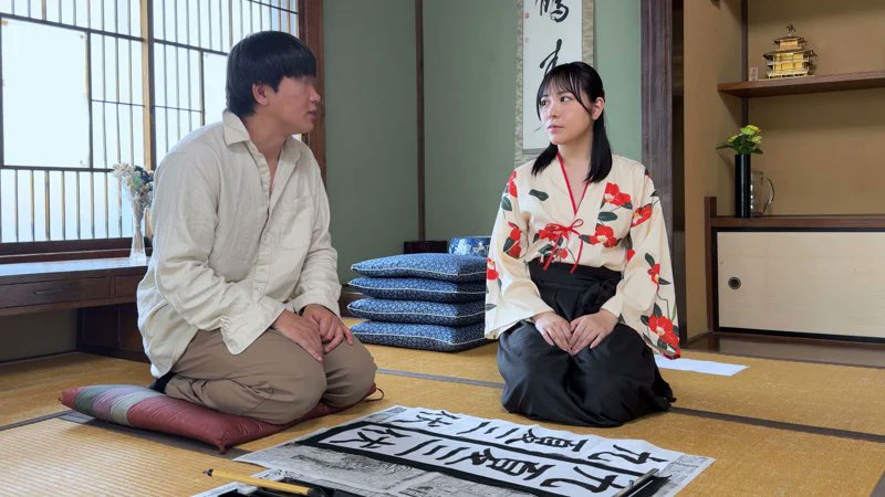 Hotelsium's tweet photo. 先生おっπが見えちゃってますね https://t.co/kzPd95BFKk