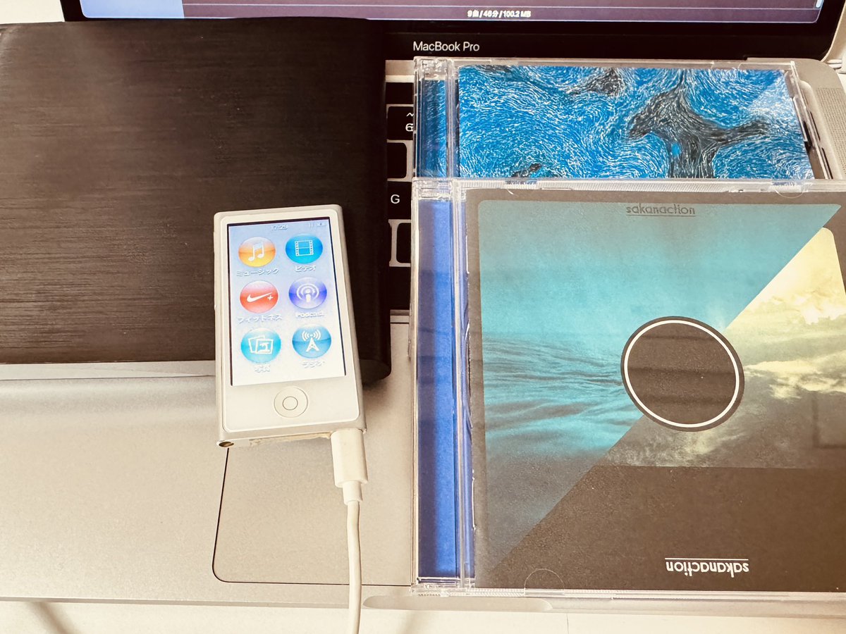 0013__3100's tweet photo. さて、買ってきたCDをドライブに入れてPCのiTunesに落としジャケットを設定してiPodに同期させる、いにしえの儀式でも執り行いますか。 https://t.co/8kR0Jr6ZJM