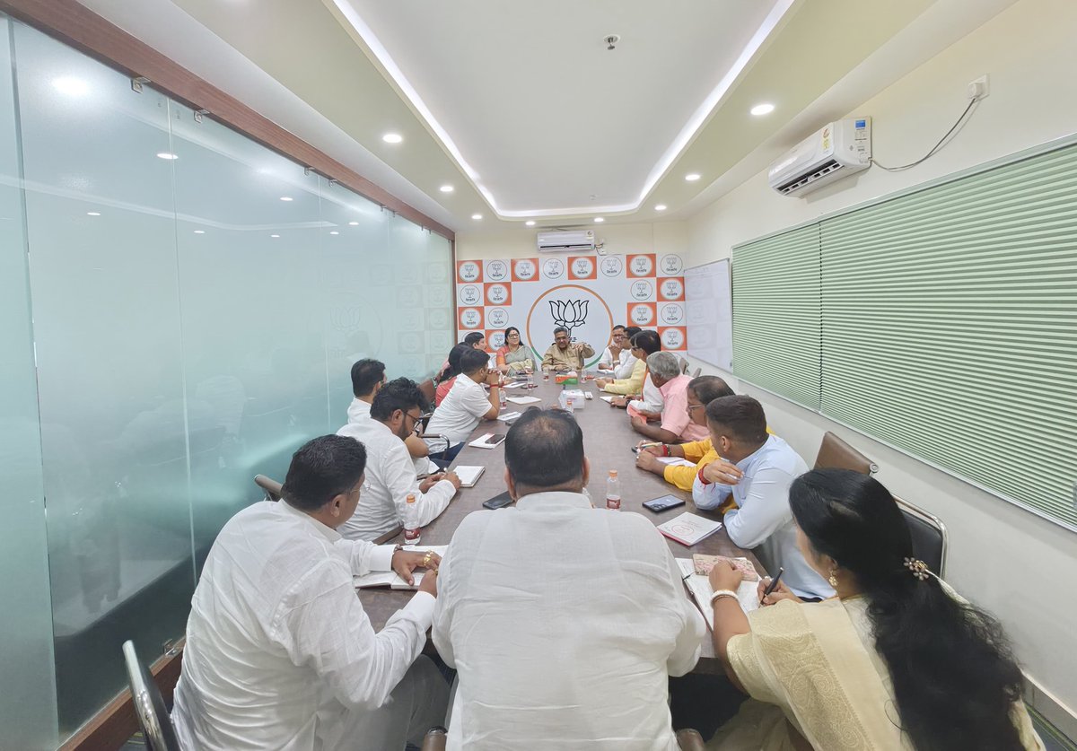 sunilbansalbjp's tweet photo. कोलकाता कार्यालय पर बैरकपुर जिले की कोर कमेटी की बैठक में रहना हुआ।
@BJP4Bengal https://t.co/3alJ1ghlvV