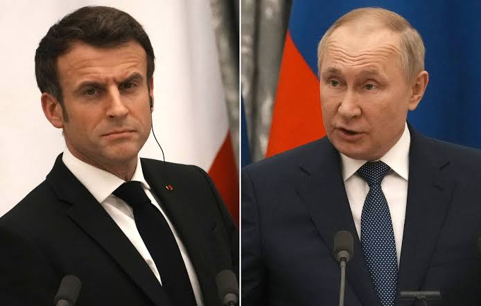 NapoLeon1226391's tweet photo. Pour ne pas quitter le pouvoir, Macron va précipiter l'adhésion de l'Ukraine au sein de l'UE et donc dans l'OTAN, sachant pertinemment que ce se sera le meilleur moyen de déclencher une guerre avec la Russie.
Ce malade nous précipite vers l'horreur absolue.
Débranchons-le... https://t.co/IrLDSwwJMb