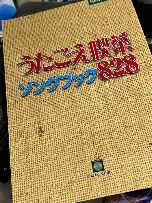 yoichisaijo's tweet photo. 楽譜集を買うつもりで「歌詞集」を発注してしまったた・・
まあ、いずれ買う予定だったから、よしとする。
楽譜集を再発注した。 https://t.co/KHjQvO7Uyo