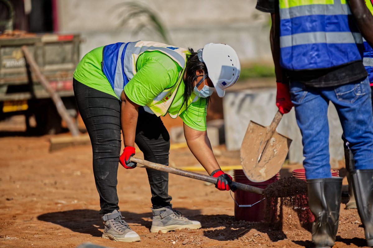 DevelopmentMin's tweet photo. Participants in the Low-Carbon Materials Training in Tanzania are gaining hands-on experience producing stabilized earth bricks - one type of low-carbon building material. Compared with conventional fired bricks, they offer improved performance while helping reduce deforestation. https://t.co/8LYdQ4a2V6