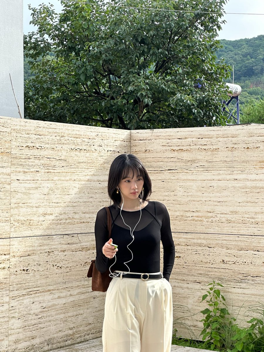 oco_c32738's tweet photo. 我真的没有办法和这个女人结婚吗？
我一见到她我感觉自己的心脏要砰砰砰跳出来了
#진기주 https://t.co/QMKgw0nOYE