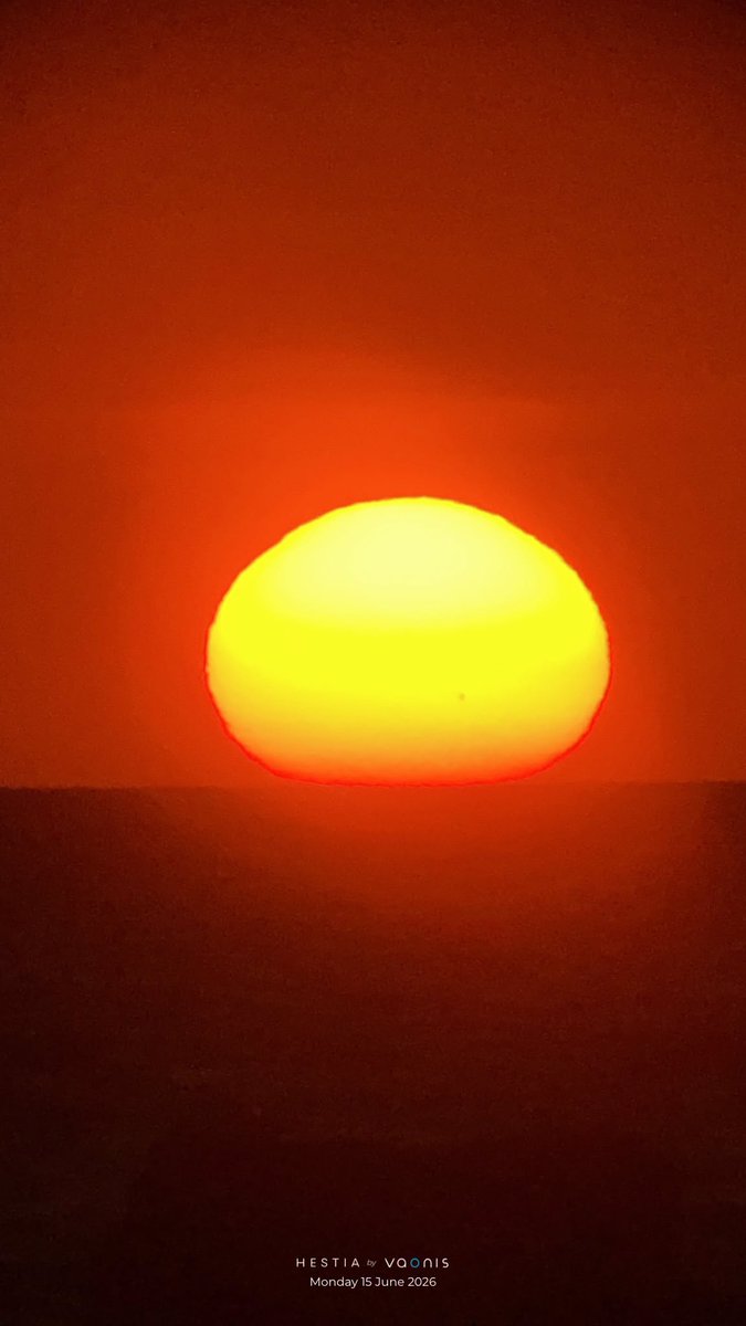 Vaonis_jp's tweet photo. Hestiaで沈む夕日を撮影。
Hestia + iPhone 11 Pro
この夏、Hestiaにあなたのスマートフォンをセットして、太陽や月を観察してみましょう。
Hestiaについてはこちら。
https://t.co/ZzXmJ6zbRC https://t.co/k7mbPZR7N5