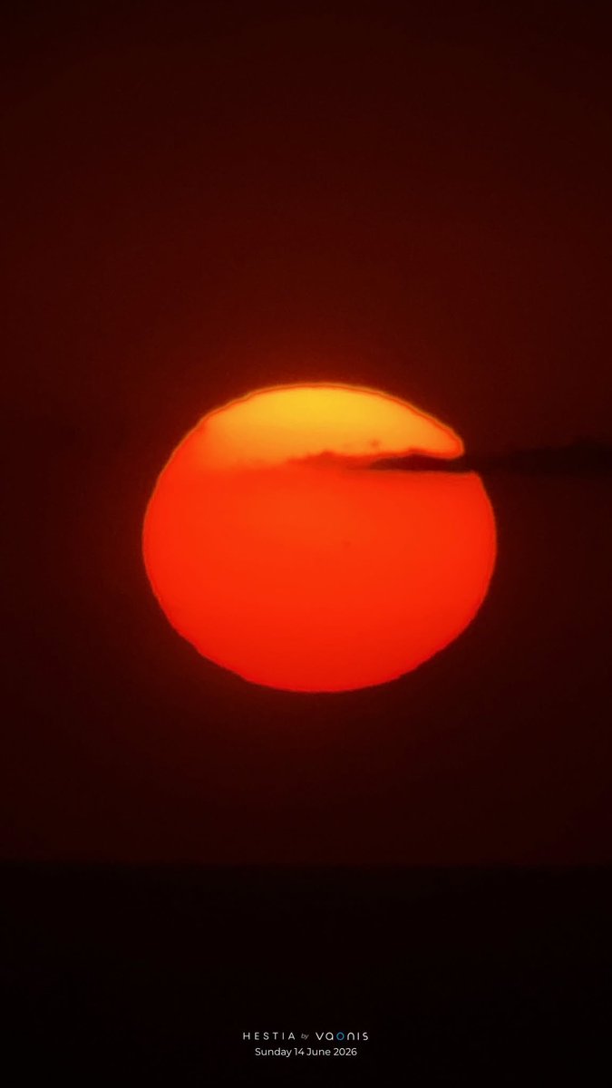 Vaonis_jp's tweet photo. Hestiaで沈む夕日を撮影。
Hestia + iPhone 11 Pro
この夏、Hestiaにあなたのスマートフォンをセットして、太陽や月を観察してみましょう。
Hestiaについてはこちら。
https://t.co/ZzXmJ6zbRC https://t.co/k7mbPZR7N5