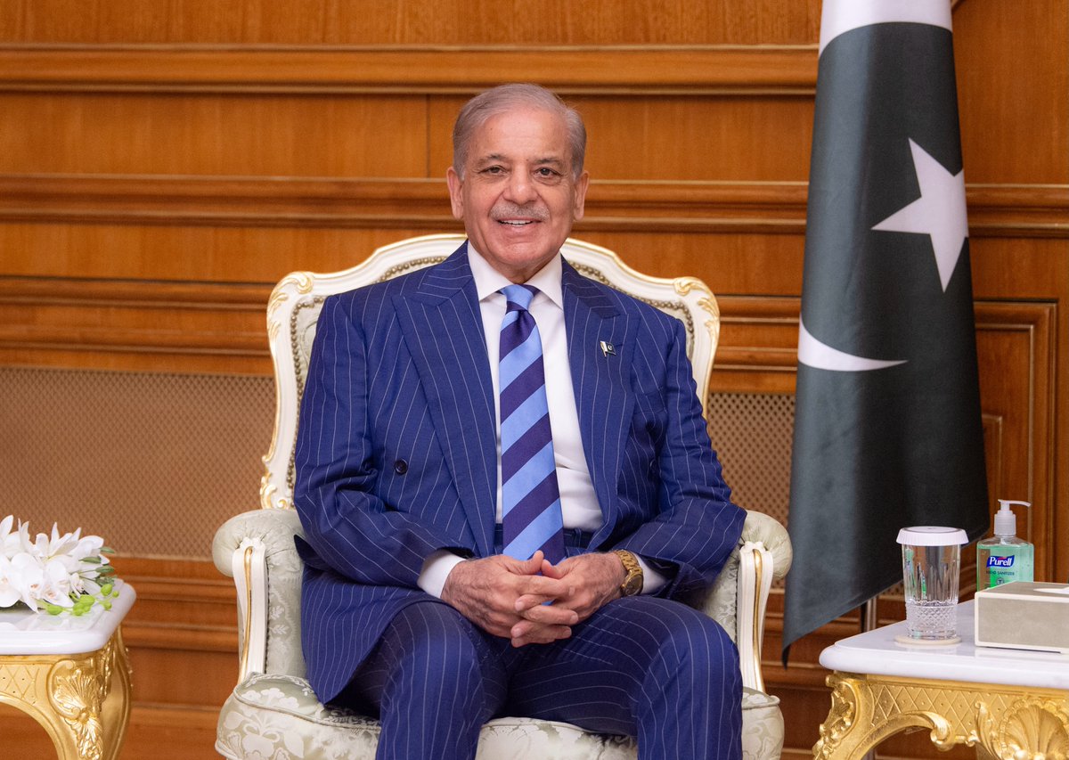 Bandaralgaloud's tweet photo. سمو سيدي #ولي_العهد يلتقي في مكة المكرمة رئيس الوزراء في جمهورية باكستان الإسلامية. https://t.co/S94Jr34Buz