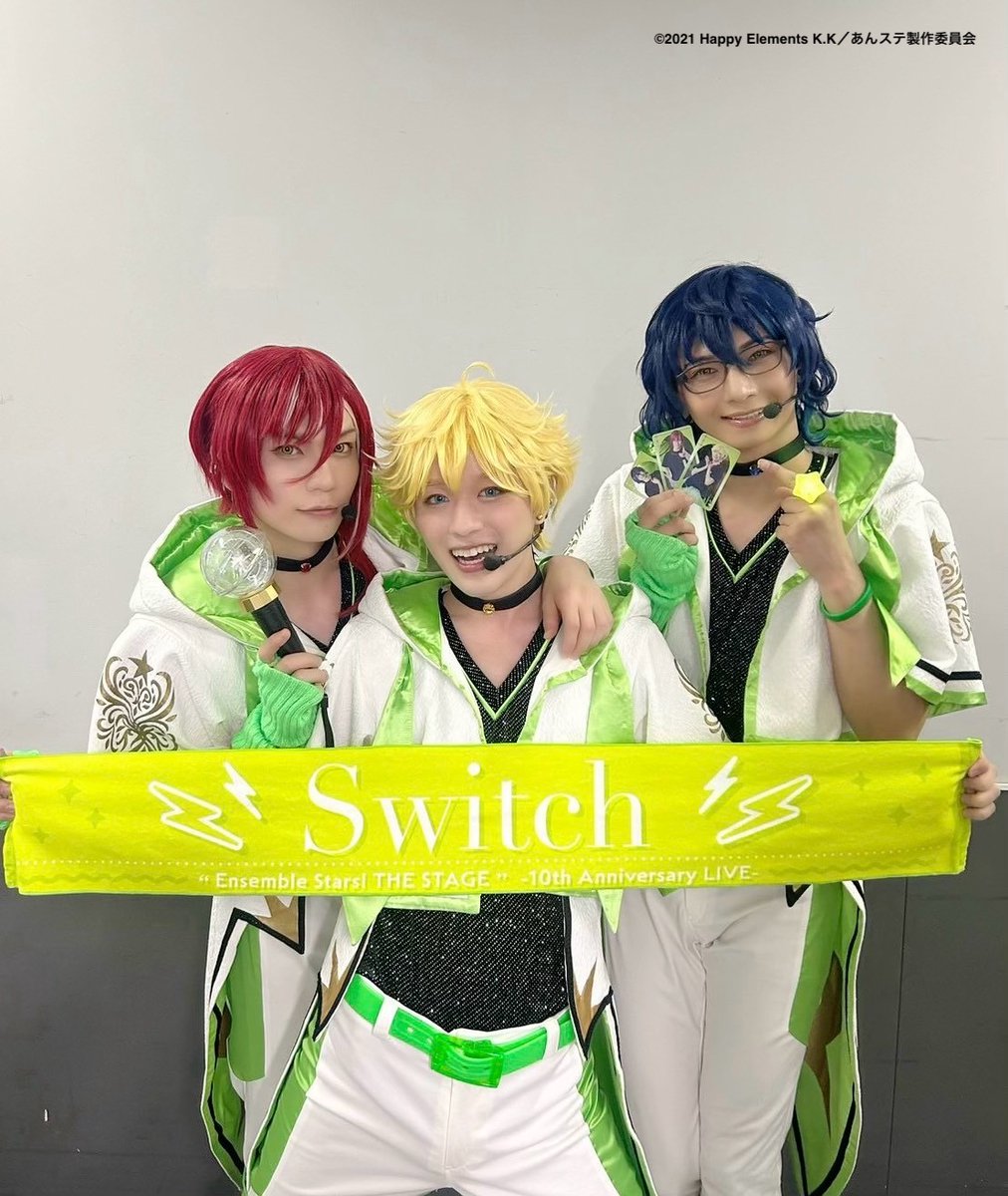 ensemble_stage's tweet photo. 🌟グッズ情報🌟
-10th Anniversary LIVE-
会場、通販、店舗にてライブグッズを販売中✨

本日の会場物販は11：00〜となりますのでぜひご利用ください！

※チケット有無で販売時間が異なります。
詳細は公式サイトをご確認ください✅
https://t.co/xC5CSs7BNI
#あんステ https://t.co/qaRAT2Be36