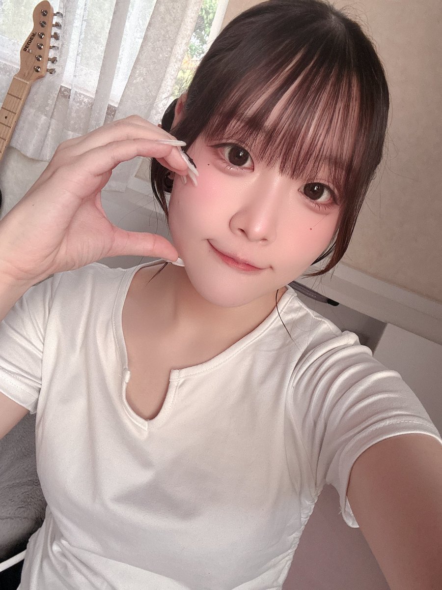 na_slot07's tweet photo. こんばんは！ナナです🫶
今日もしゅっきん！！！
今日の写真は昨日オーナーに教えてもらったおすすめ盛れる加工で撮ってみました🥺💕
盛れすぎて原型とどめてないけど！！笑
本日も20時から！おまちしてます！！ https://t.co/kNFVpcLjlF