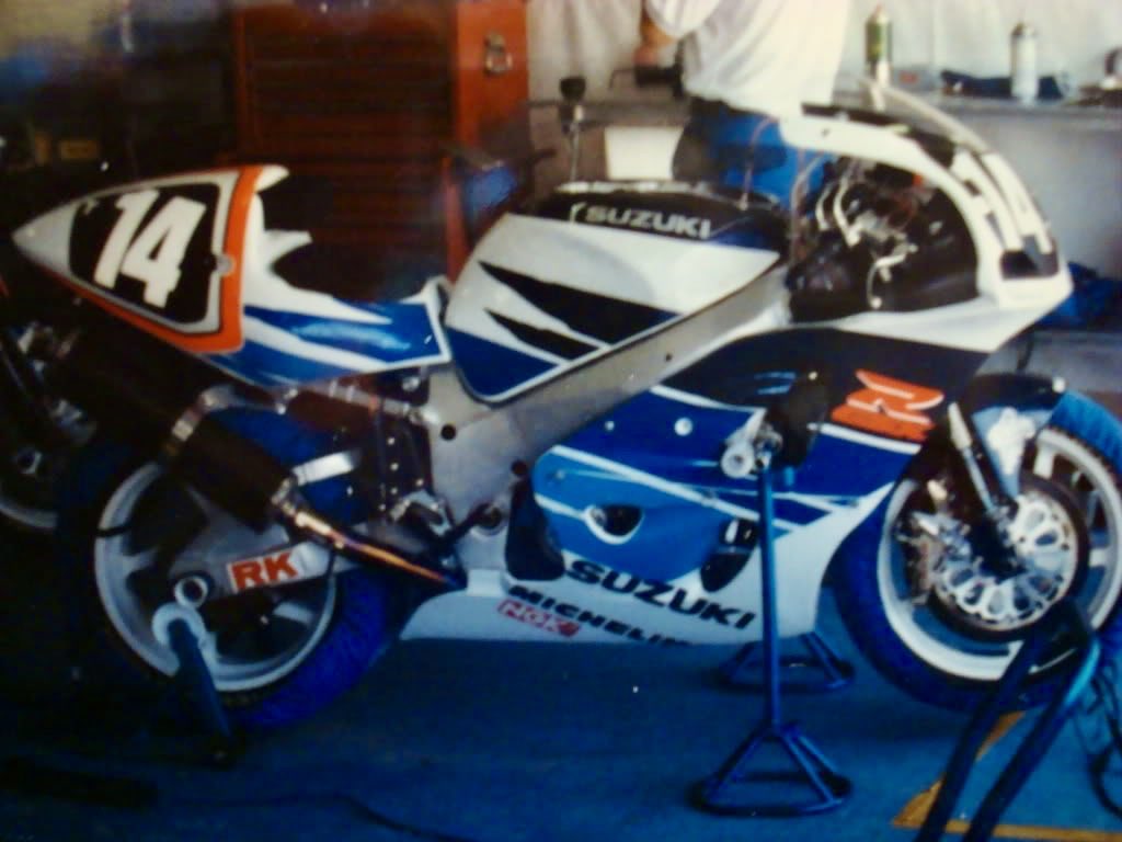 popsyosh34's tweet photo. π¬π§1οΈβ£4οΈβ£π
1996 Harris Performance
Suzuka 8 Hour #Endurance
10 th place finish
Kirk McCarthy +John Reynolds
GSXR750 XR06 Endurance
Trevor Nation was on π§π§
#PicByPops #Gixxer https://t.co/OOAx7XqRdi