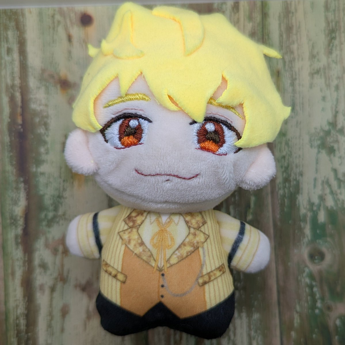 AWeeGhost's tweet photo. It's Natsuki's birthday so makes sense to feature his plushie next.
Reversible A to B side 💛
#tamonkunimadocchi 
#多聞くん今どっち 
#tamonsbside
#石橋ナツキ生誕祭 https://t.co/p3ddI1ElRI