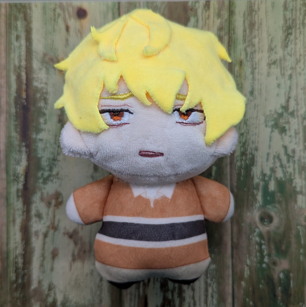 AWeeGhost's tweet photo. It's Natsuki's birthday so makes sense to feature his plushie next.
Reversible A to B side 💛
#tamonkunimadocchi 
#多聞くん今どっち 
#tamonsbside
#石橋ナツキ生誕祭 https://t.co/p3ddI1ElRI