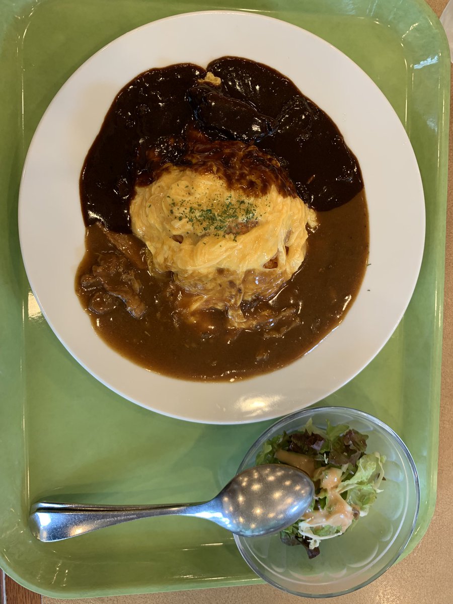 uraxmax's tweet photo. ハヤシ＆カレーのダブルソースオムライス＠日比谷松本楼東京ビッグサイト店
デミグラスのコクと柔らかく煮込まれたビーフのハヤシライス、後から程よい辛さのポークカレー
チキンライスを柔らかな卵で包んだオムライスが三味一体で美味い！日比谷公園の本店にも行ってみよう。 https://t.co/eC8kr4uJ2B